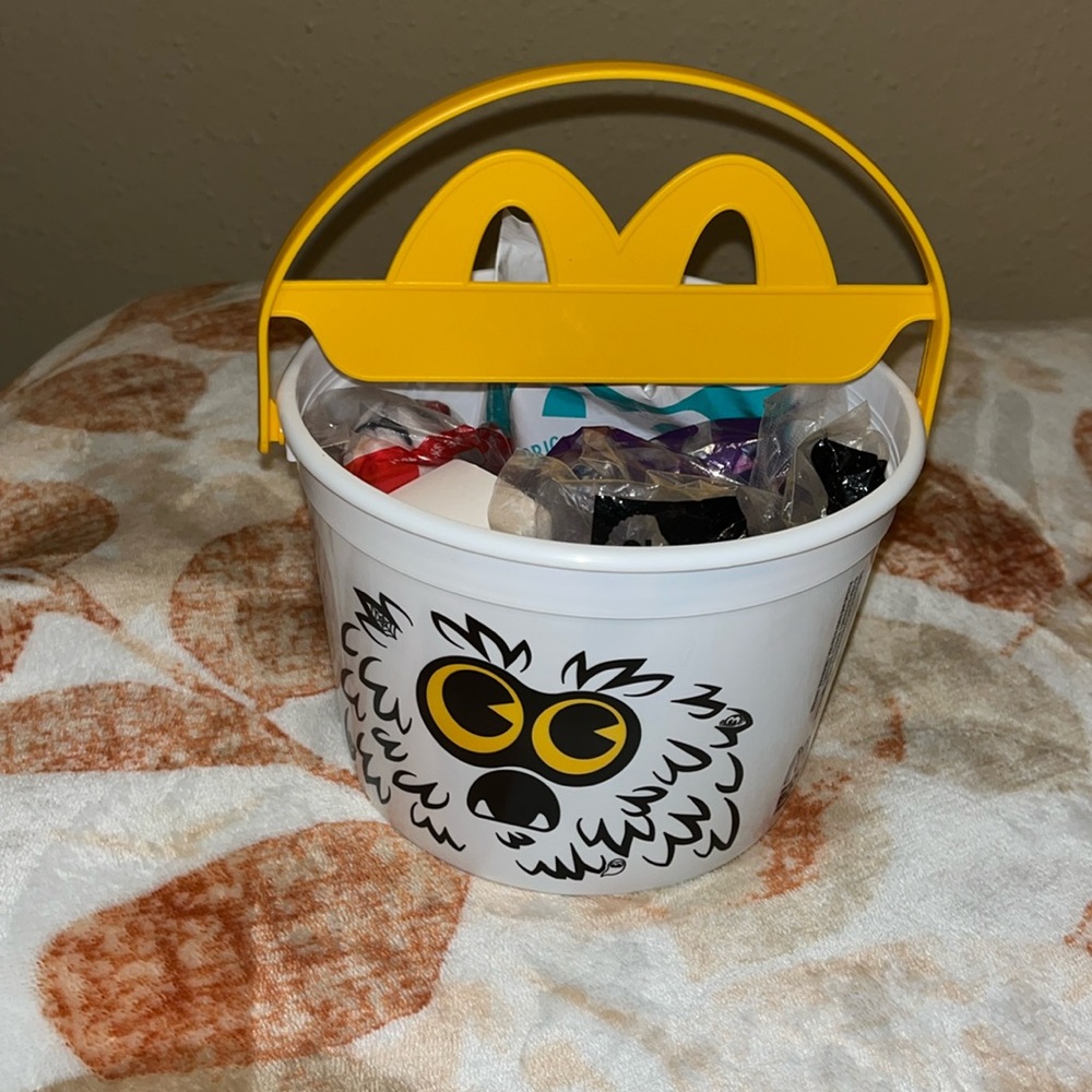 Yellow and White Party Bucket with toys